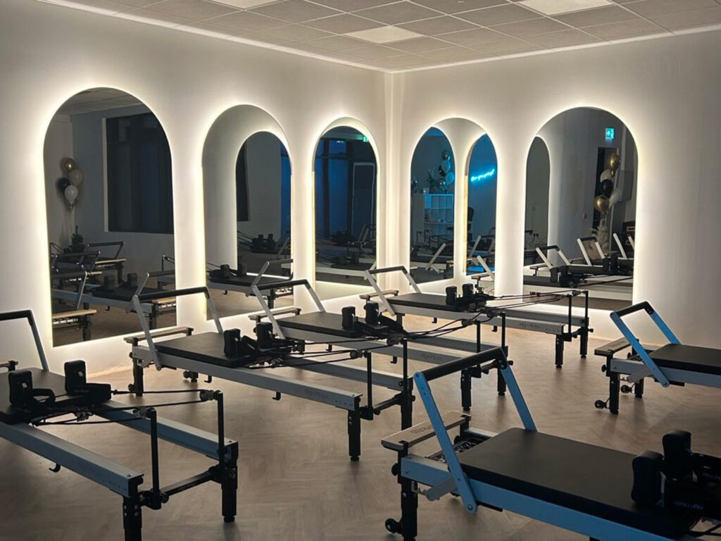 Mirror Installation Dubai – Stylish & Modern Glass Solutions Mirror Installation Dubai