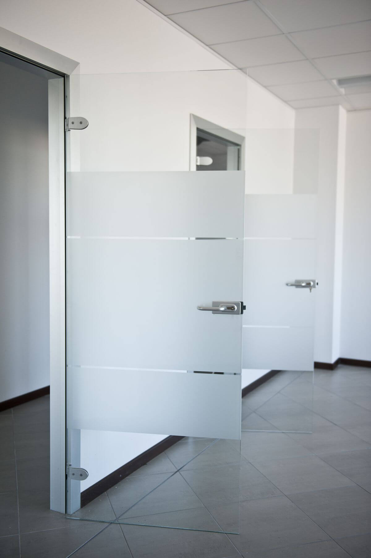 Frameless Glass Door Dubai